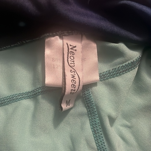 Tank & Galaxy capri length leggings (M) - Picture 4 of 8